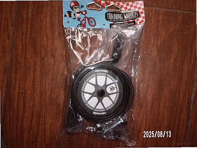 NEW, Raskullz Training Wheels , Fits 12-18 in. bikes. Hardware included.